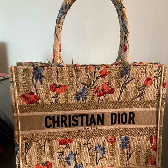 Christian Dior Hibiscus Tote 2021 Edition - Picture 2 of 6